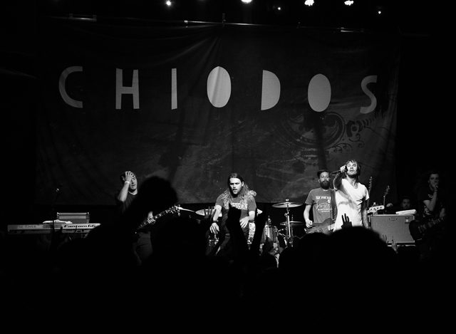 Band performing on stage under "Chiodos" banner.