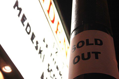 Sold out sign on a pole.