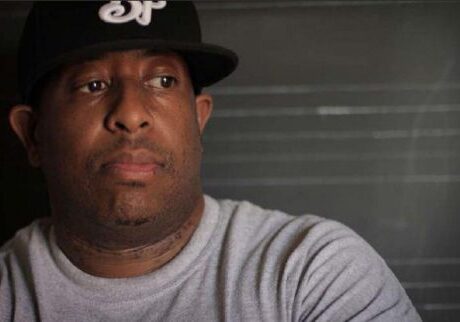 Man wearing a baseball cap, looking aside.