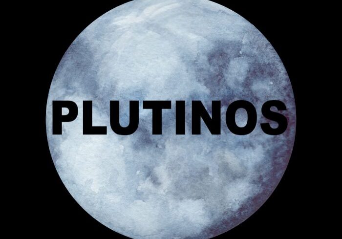 Text 'PLUTINOS' on gray textured circle.